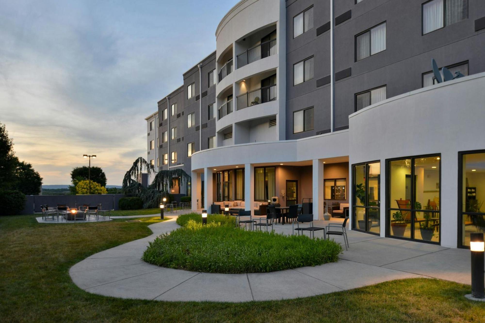 Courtyard By Marriott Harrisburg Hershey Esterno foto